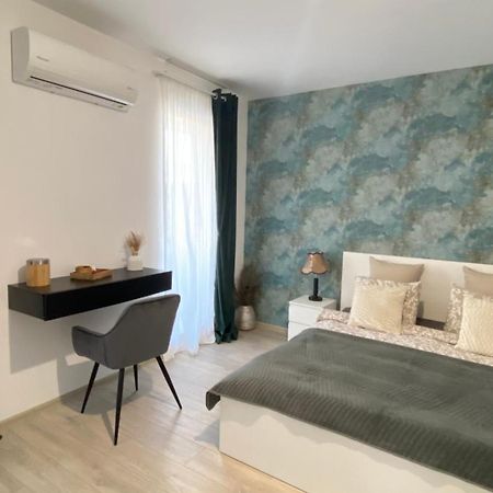 Apartamento La Vie Est Belle Bucarest Exterior foto